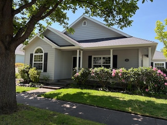 1023 Sandoz St, Central Point, OR 97502