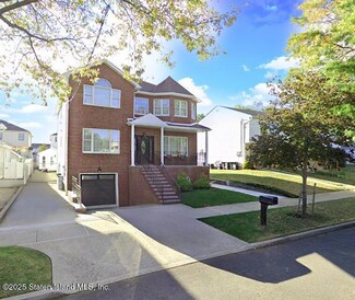 376 Manhattan St, Staten Island, NY 10307