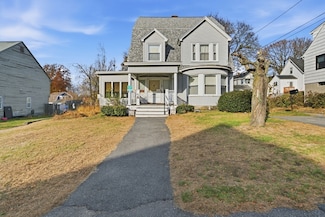 88 11th St, Lowell, MA 01850