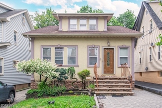 131 W 4th St, Clifton, NJ 07011