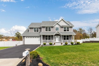 51 Avenue D, Farmingville, NY 11738