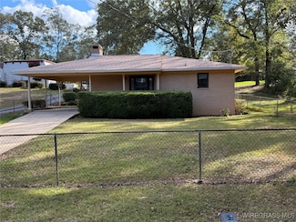 63 Edgewood Dr, Daleville, AL 36322