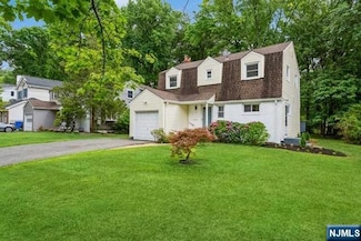62 Buff Rd, Tenafly, NJ 07670
