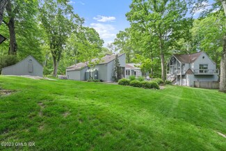 17 Steep Hollow Ln, Cos Cob, CT 06807