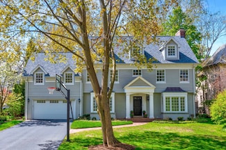 132 Tudor Place, Kenilworth, IL 60043