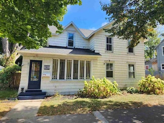 609 Elizabeth St, Petoskey, MI 49770