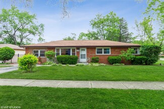 842 E Lilly Ln, Palatine, IL 60074