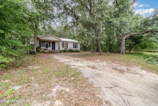 104 E Oakside Dr, Interlachen, FL 32148