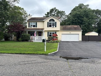316 Whittier Dr, Mastic Beach, NY 11951