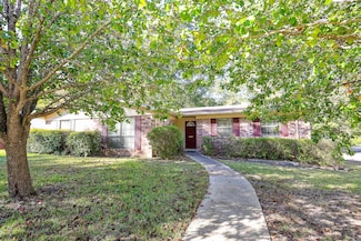 1222 Crestwood Dr, El Dorado, AR 71730