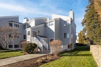 133 Rowayton Woods Dr, Norwalk, CT 06854