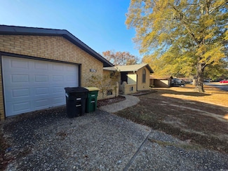 5716 Woodridge Ln, Sherwood, AR 72120