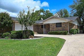 412 Half Moon Way, Runaway Bay, TX 76426