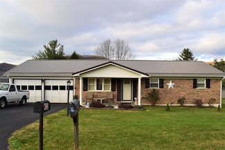 139 Shelby Ln, Mount Hope, WV 25880