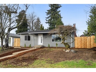 6251 N Astor St, Portland, OR 97203