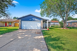 229 Austin St, Angleton, TX 77515