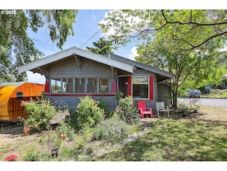 317 E 14th St, the Dalles, OR 97058