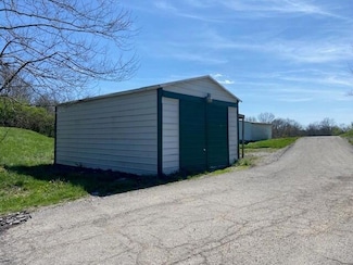 8001 Cobb Ln, Maysville, KY 41056