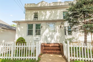 106 S 10th St, New Hyde Park, NY 11040