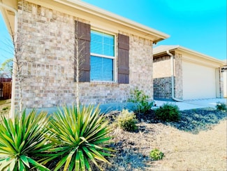 221 Asheville St, Azle, TX 76020