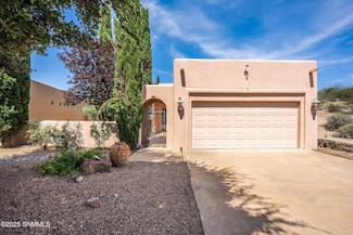 1561 Fairway Village Dr, Las Cruces, NM 88007