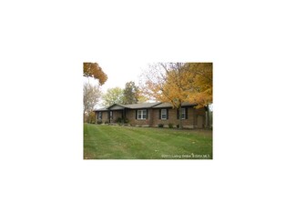 5500 Briarhill Dr, Floyds Knobs, IN 47119
