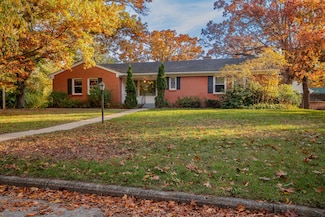 610 Birchwood Ct SE, Lowell, MI 49331