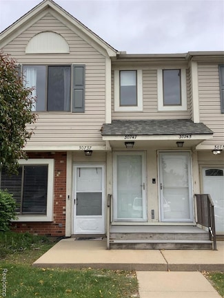 30747 Hidden Pines Ln, Roseville, MI 48066