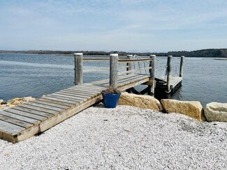 37 Palmer Ln, Westport, MA 02790