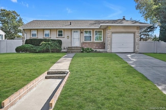 16 E Chestnut St, Central Islip, NY 11722