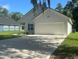 27492 W 3rd Ave, Hilliard, FL 32046