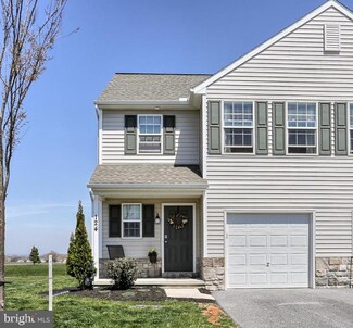 124 N Village Cir, Palmyra, PA 17078