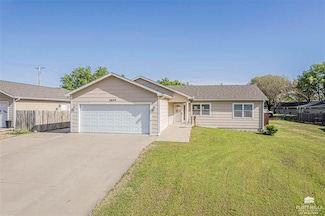 1614 W 1st St, Abilene, KS 67410