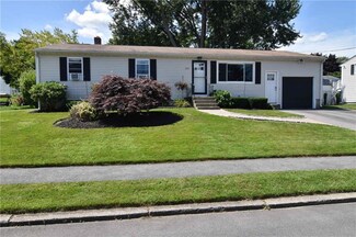 135 Quail Hollow Rd, Cranston, RI 02920