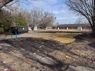 732 N Sycamore St, Monticello, IA 52310