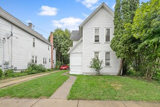 928 Chatham St NW, Grand Rapids, MI 49504