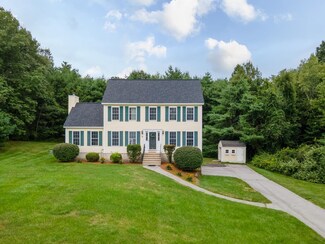 6 Willow St, Derry, NH 03038
