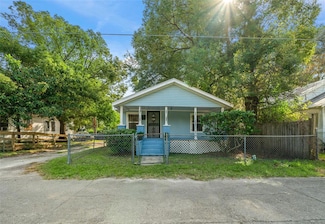 425 NW 6th Place, Gainesville, FL 32601