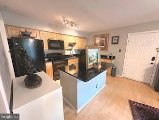 3306 Wyndham Cir Unit 229, Alexandria, VA 22302