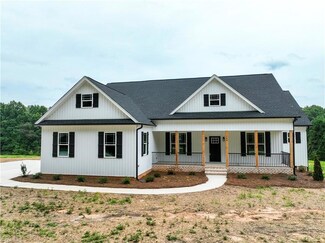 140 Knight Acres Ln, Walkertown, NC 27051