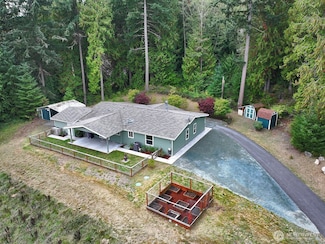 4621 Deer Lake Rd, Clinton, WA 98236