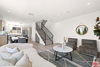 1959 1 Preuss Rd, Los Angeles, CA 90034