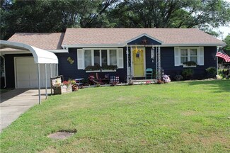 639 E Main St, Adrian, MO 64720