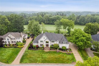 350 Aberdeen Ln, Aurora, OH 44202
