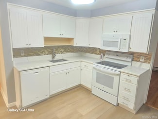 740 Dogwood Ave Unit 2nd, Franklin Square, NY 11010