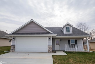 1103 E Southridge Rd, Marshalltown, IA 50158
