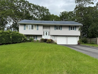 71 Harvest Ln, West Islip, NY 11795