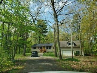 2 S Hope Rd, Rockport, ME 04856