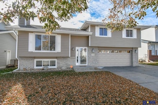 1543 Hilltop Rd, Lincoln, NE 68521