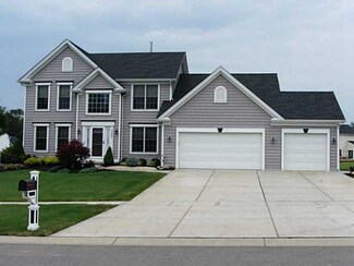 5009 Woodway Ct, Hamburg, NY 14075